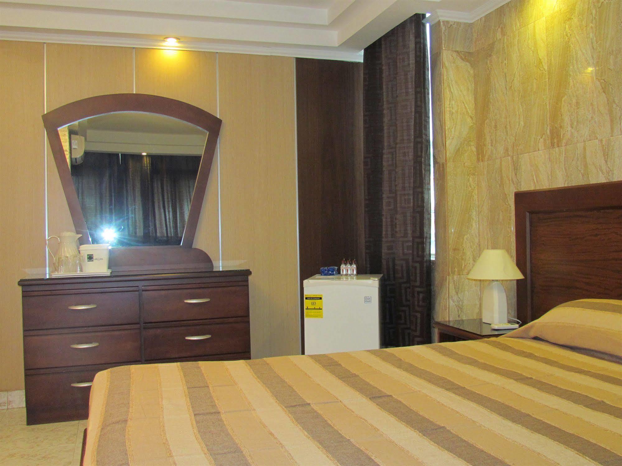 Hotel Roma Plaza Панама Сити Екстериор снимка
